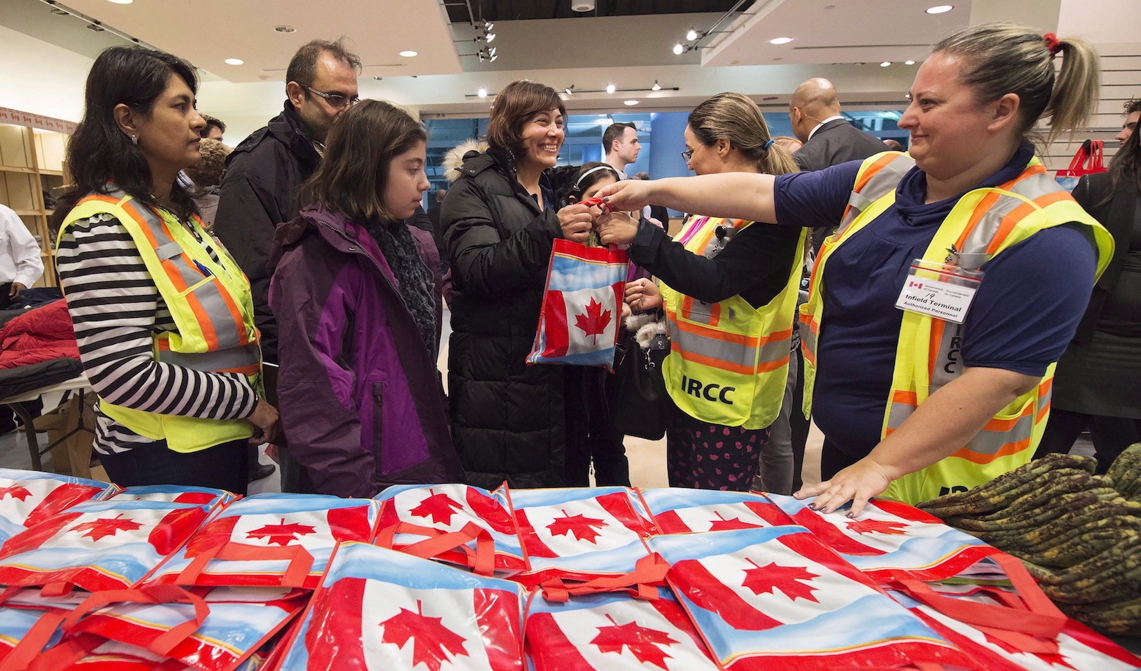 refugees in Canada welcomed with gift bags